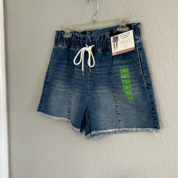 High rise paper bag shorts - Picture 2 of 9